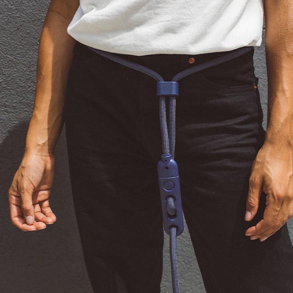 Deep Blue Hands - Free Leash