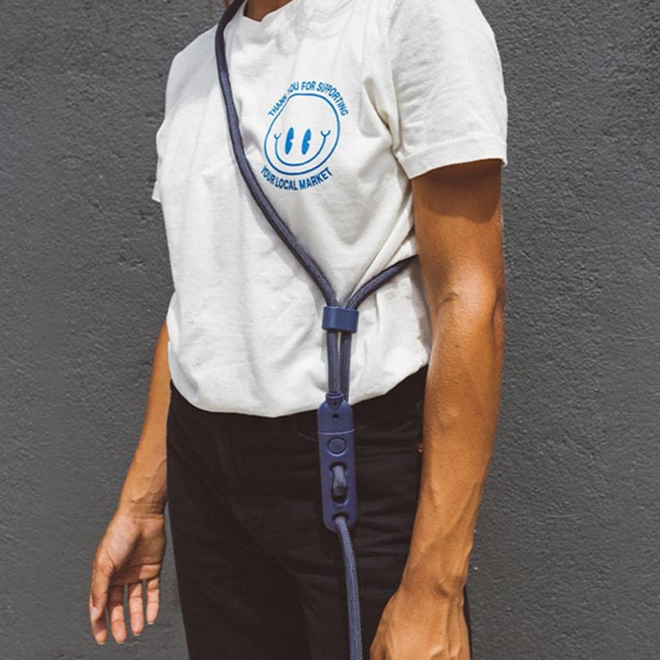 Deep Blue Hands - Free Leash