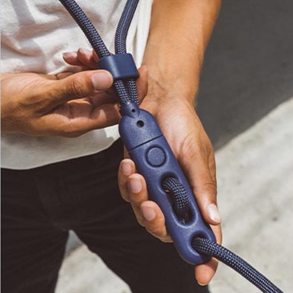 Deep Blue Hands - Free Leash