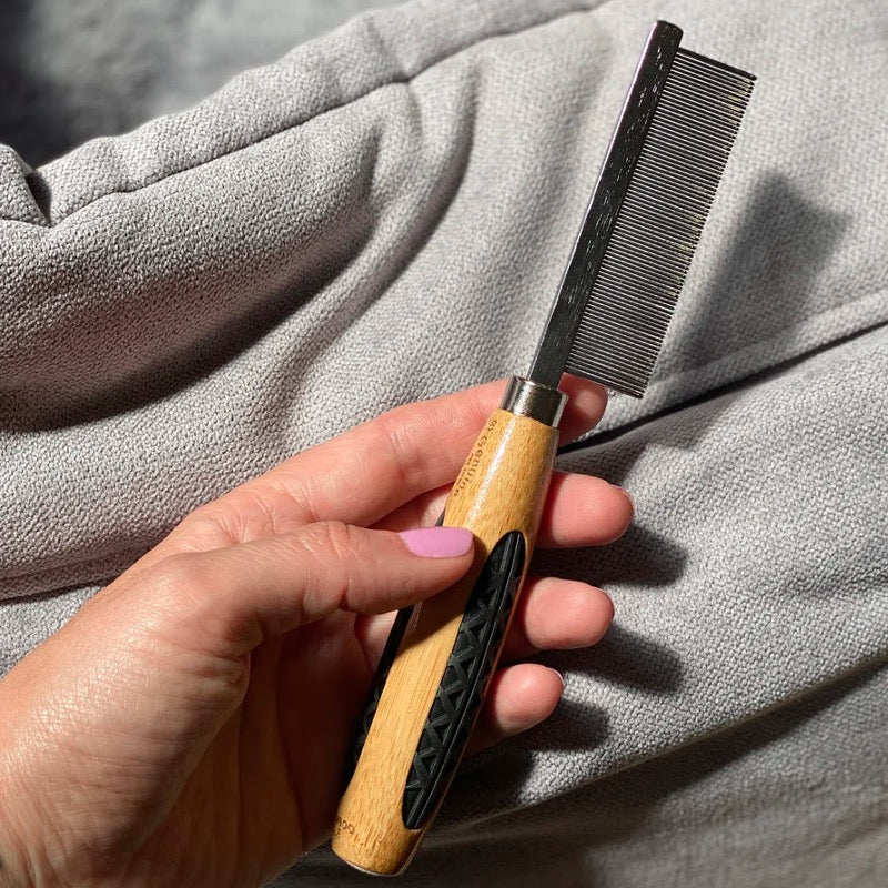 Bass Metal Pet Comb